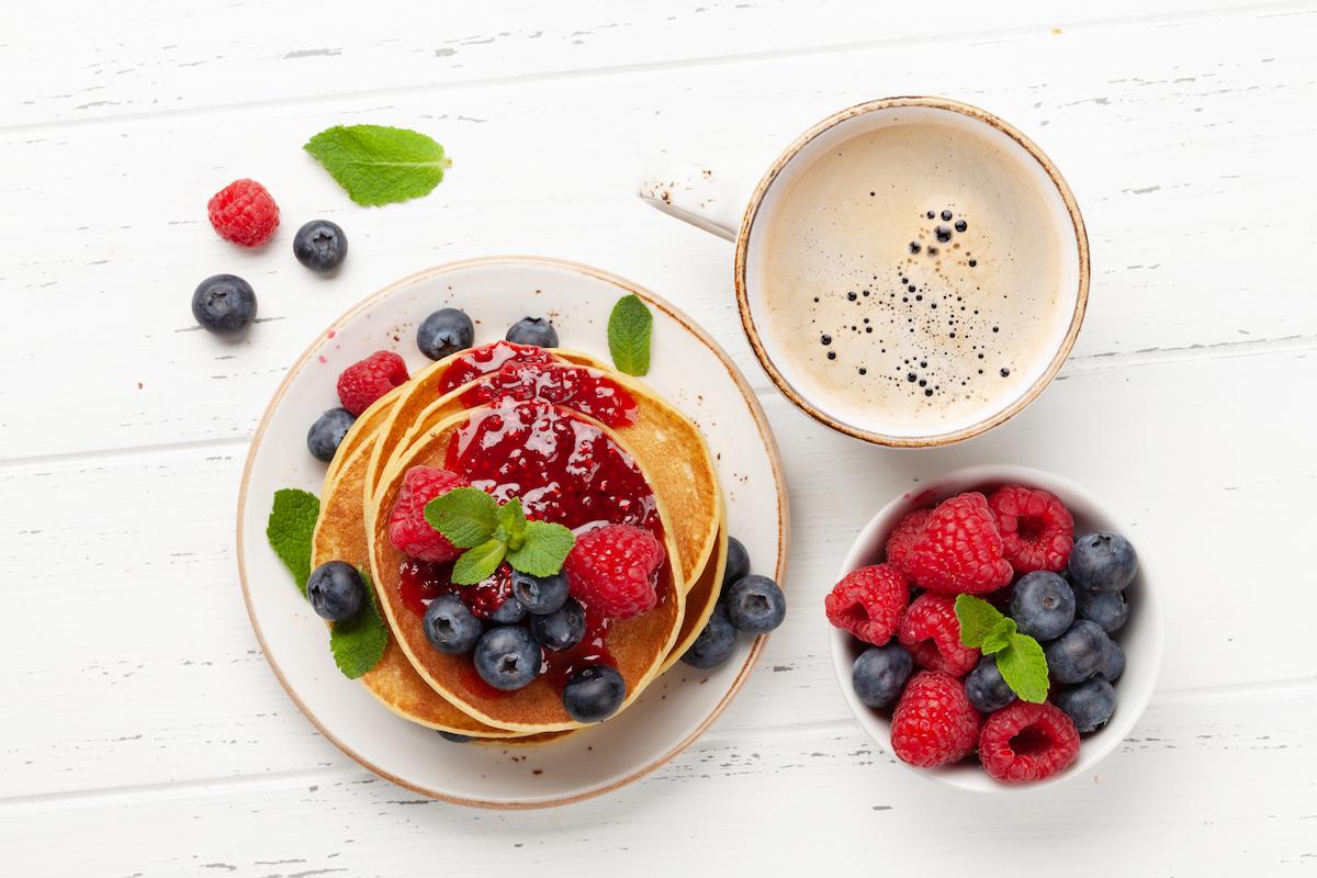 Desayuno saludable con frutos rojos frescos de Cuna de Platero