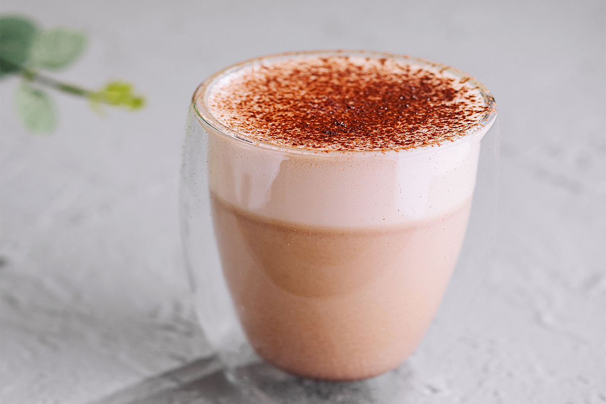 Paso a paso smoothie fresas chocolate mezcla