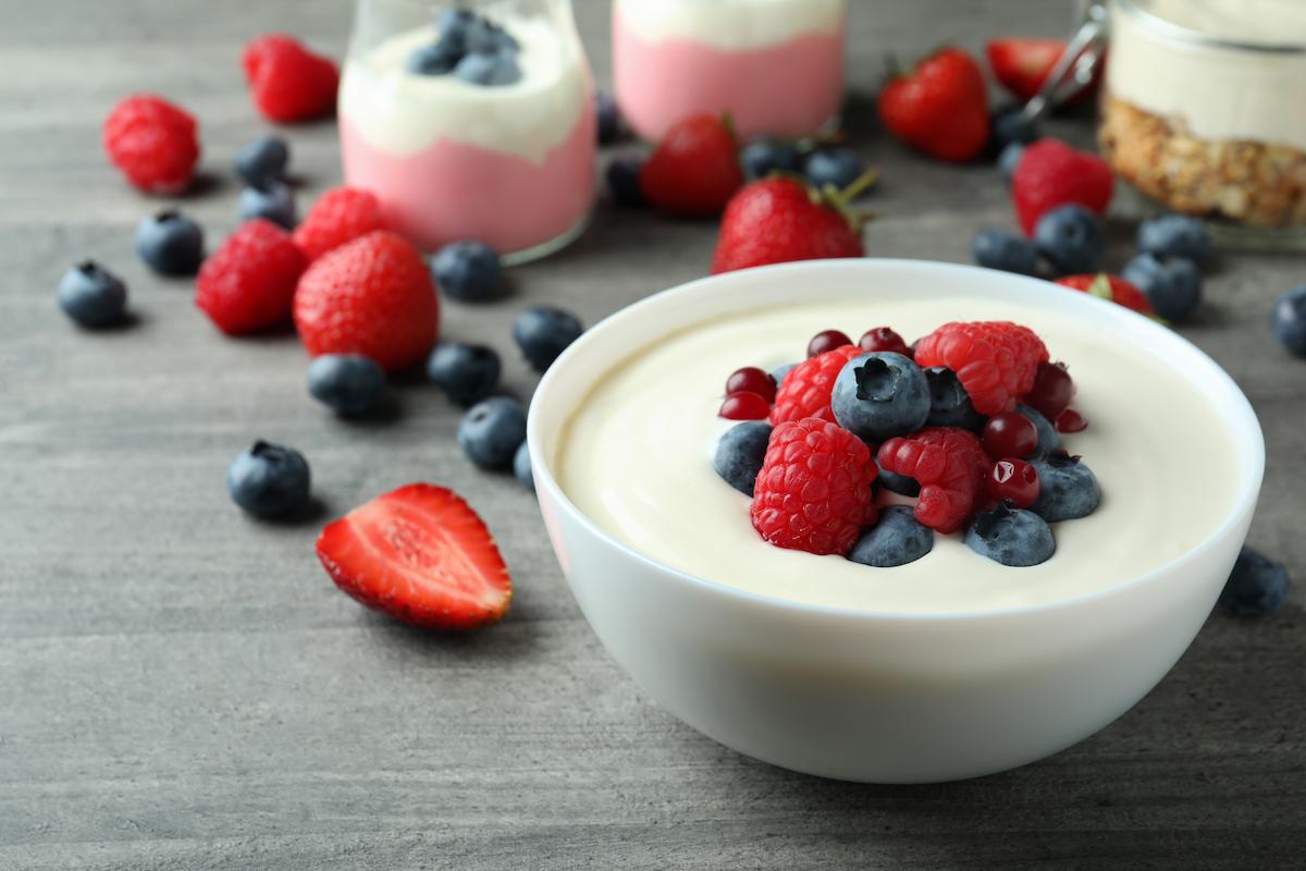 Desayuno saludable con frutos rojos frescos de Cuna de Platero
