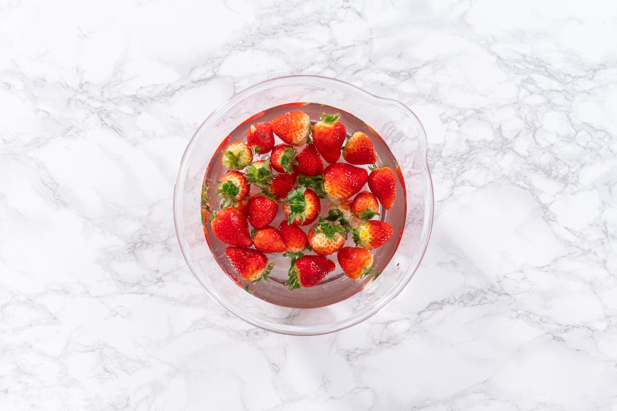 Smoothie bowl frutos rojos lavar berries