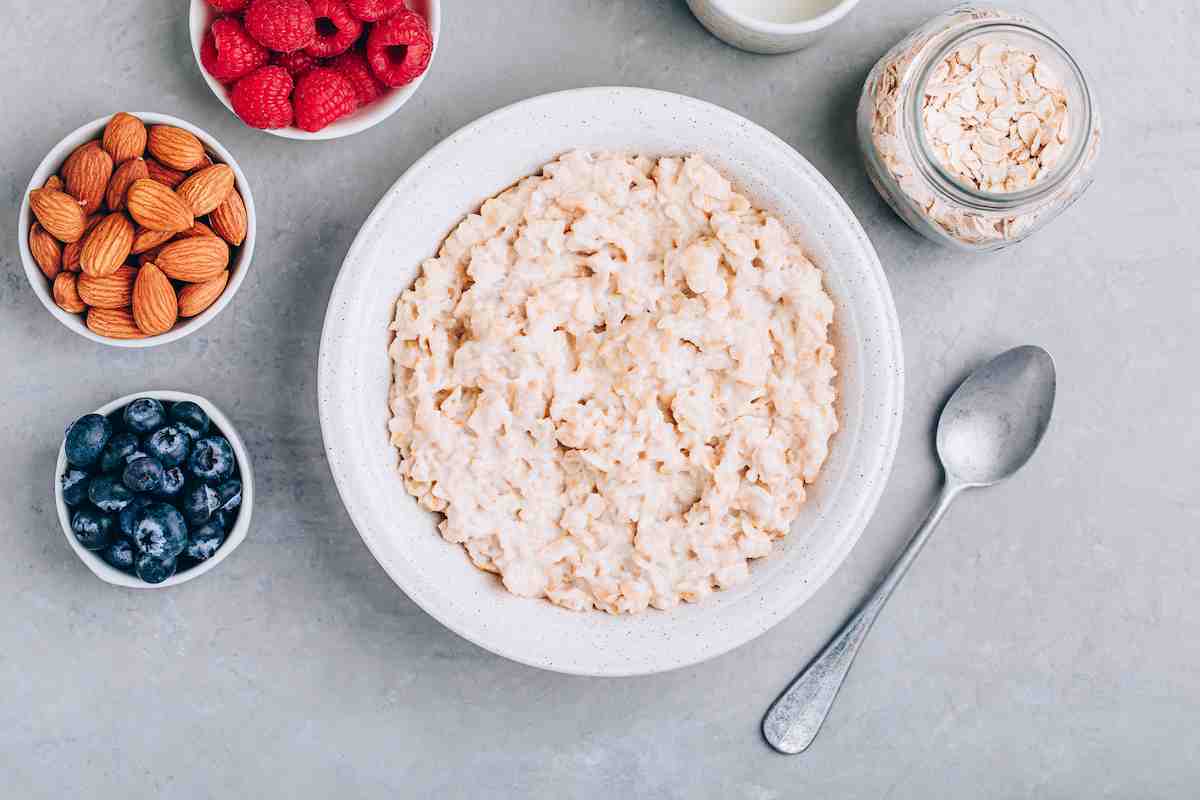 bowl de avena con frutos rojos montar el bol